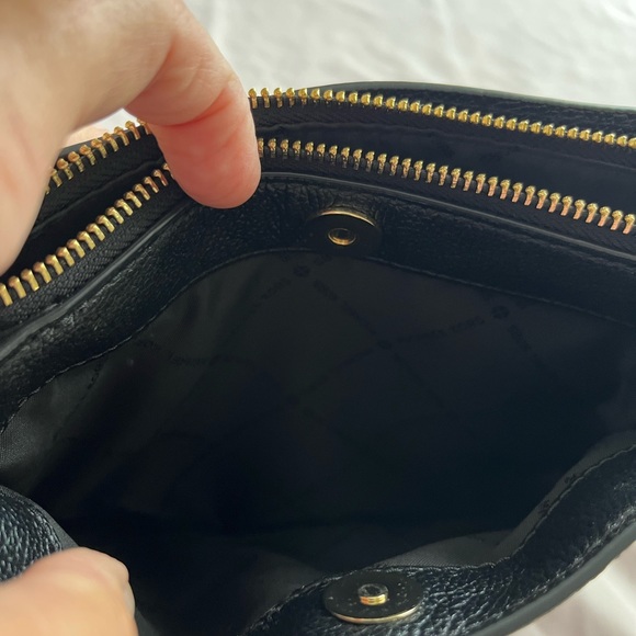 MAKE ME AN OFFER Kors cross body bag - Picture 5 of 5